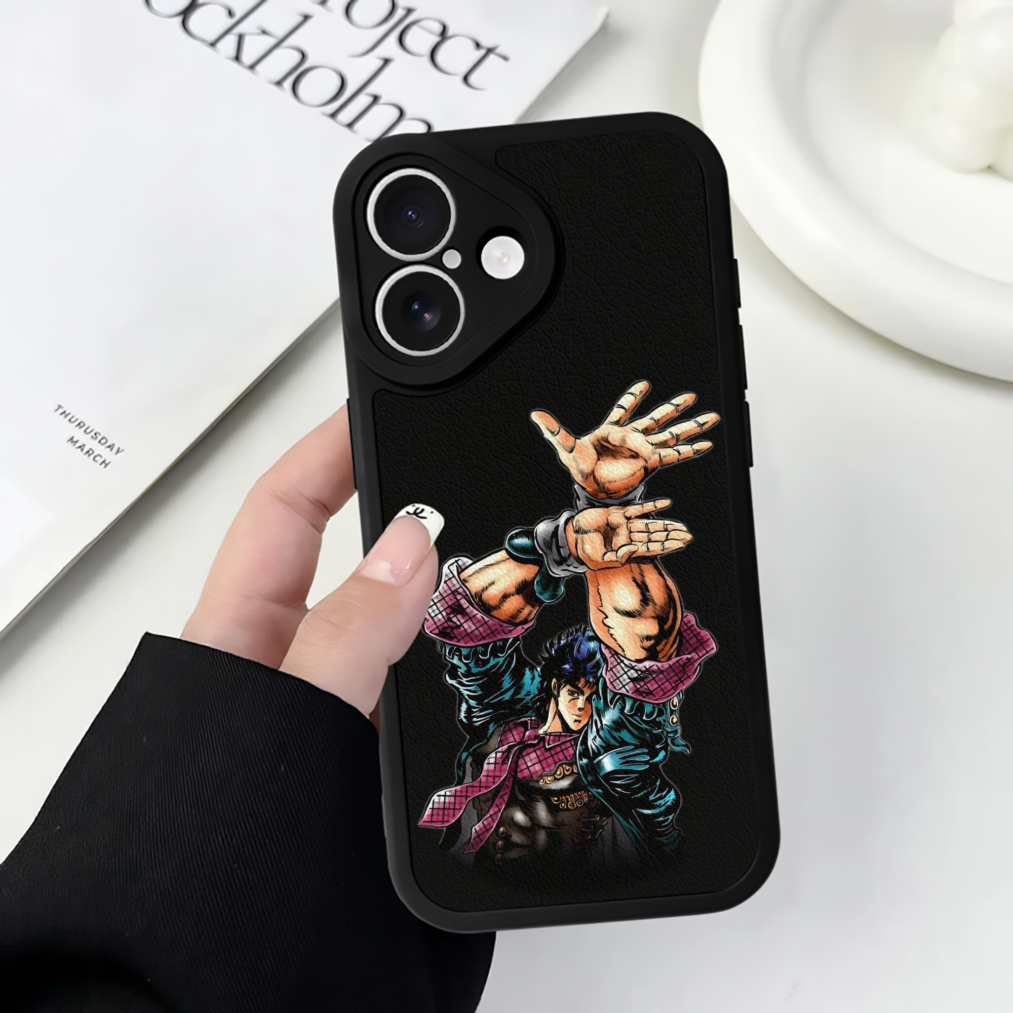 （画像用） ジョジョの奇妙な冒険 /ジョナサン?ジョースター JoJo's Bizarre Adventure Jonathan Joestar 【iPhone 16シリーズ対応】シリコンスマホケース（レザー調） 材質：シリコン
